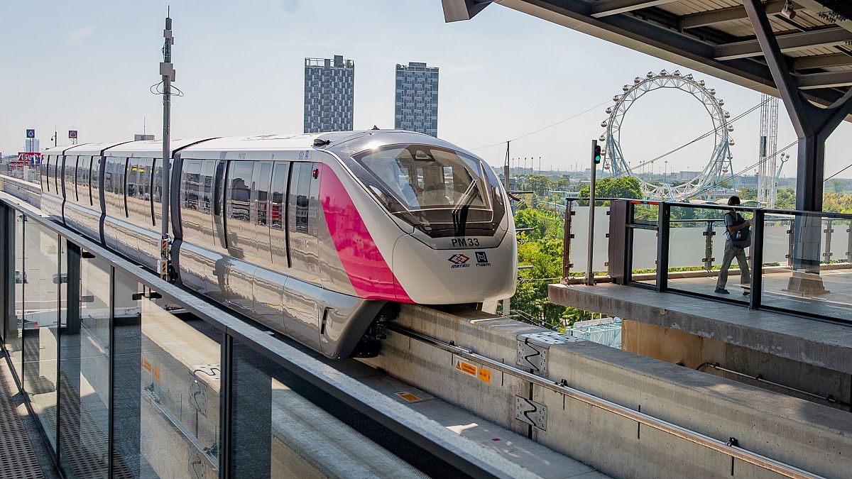 Train maker Alstom plans to raise &euro;1bn to get finances back on track 