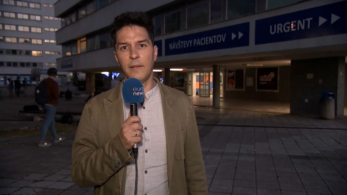 Покушение на Фицо потрясло Словакию. Коррепондент Euronews передает с места событий