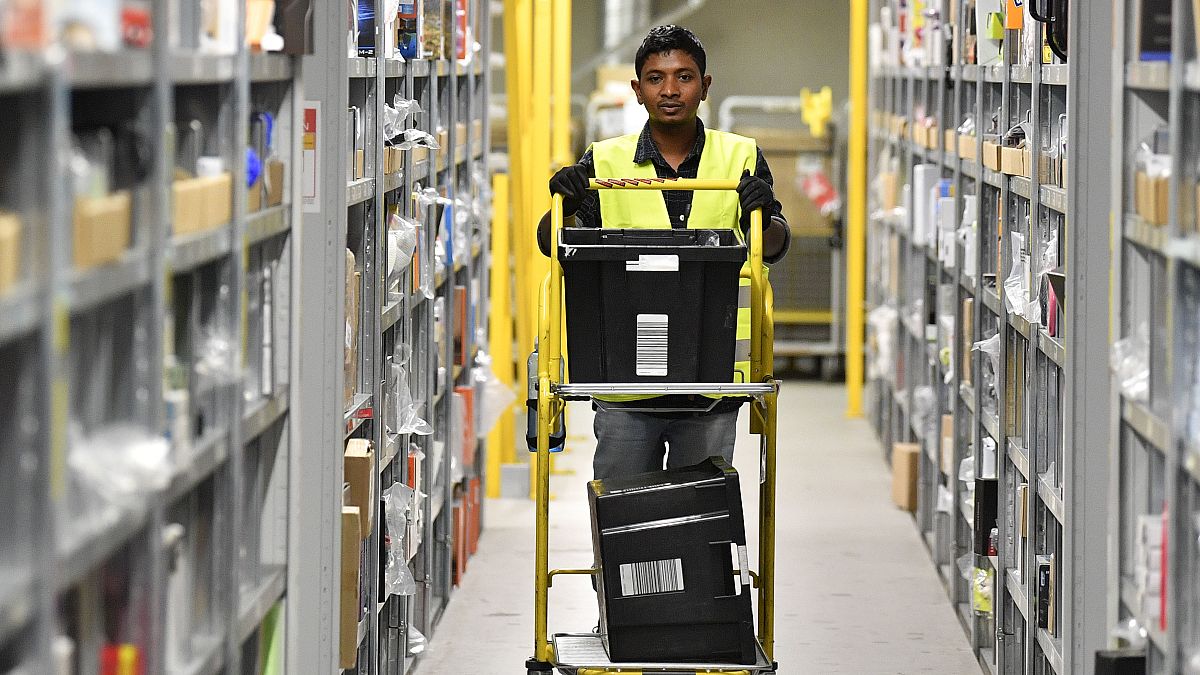Профсоюзы добиваются проверки систем наблюдения за работой в Amazon  