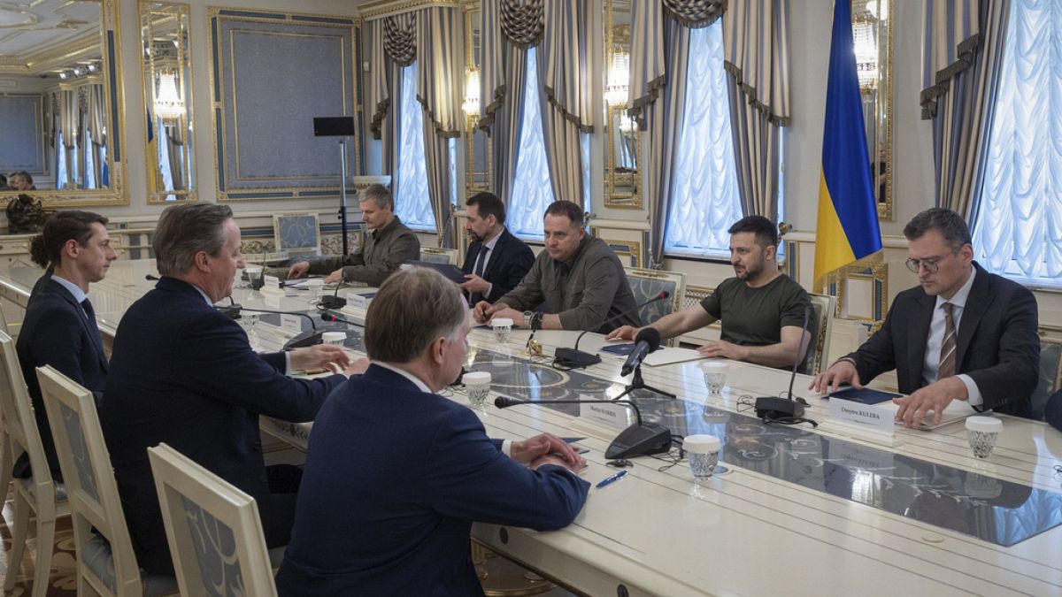 Kremlin brands France and UK's Ukraine comments as 'dangerous' 