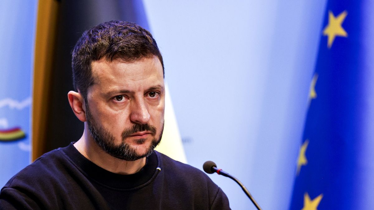 Отсутствие Байдена на мирном саммите станет подарком для Путина, считает Зеленский 