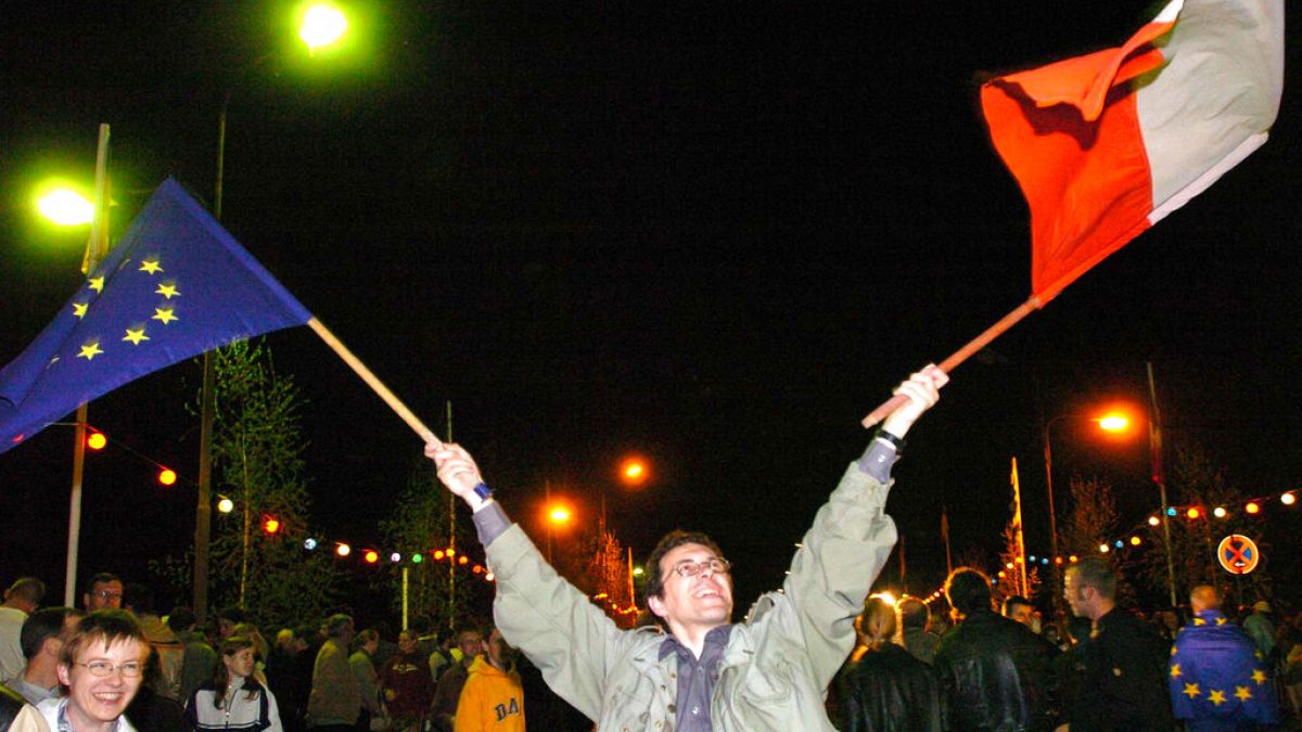Comfort and scepticism: Poland marks 20 years of EU membership 