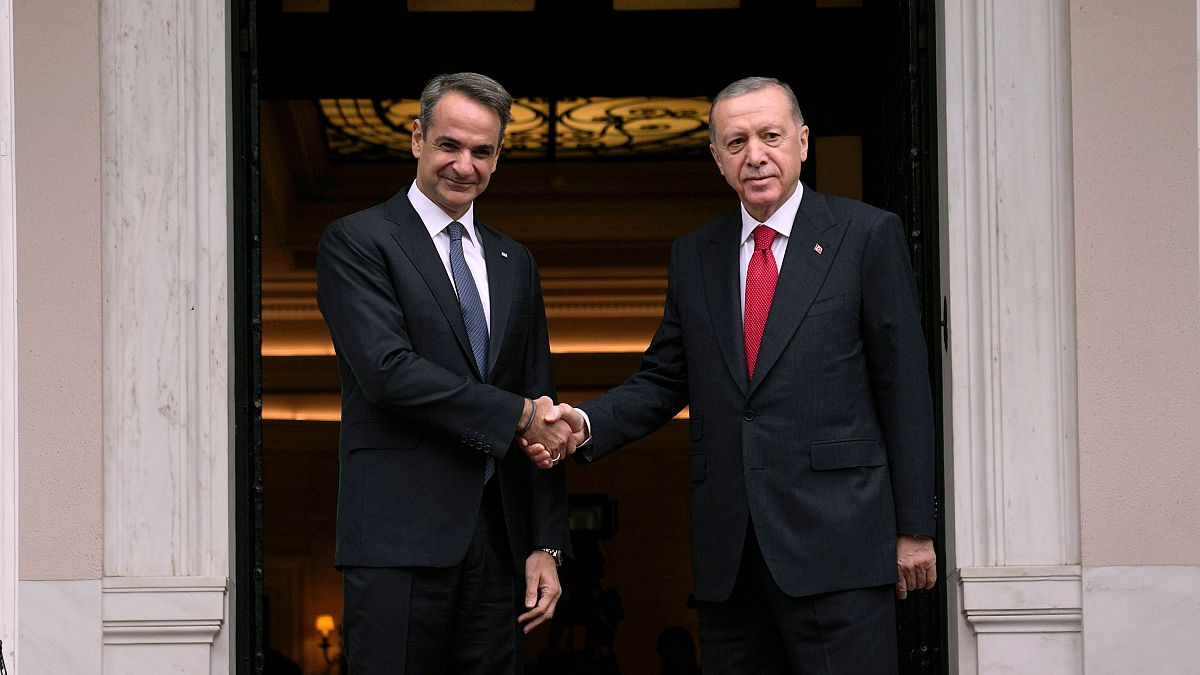 Leaders of regional rivals Greece and T&uuml;rkiye meet in bid to thaw relations 