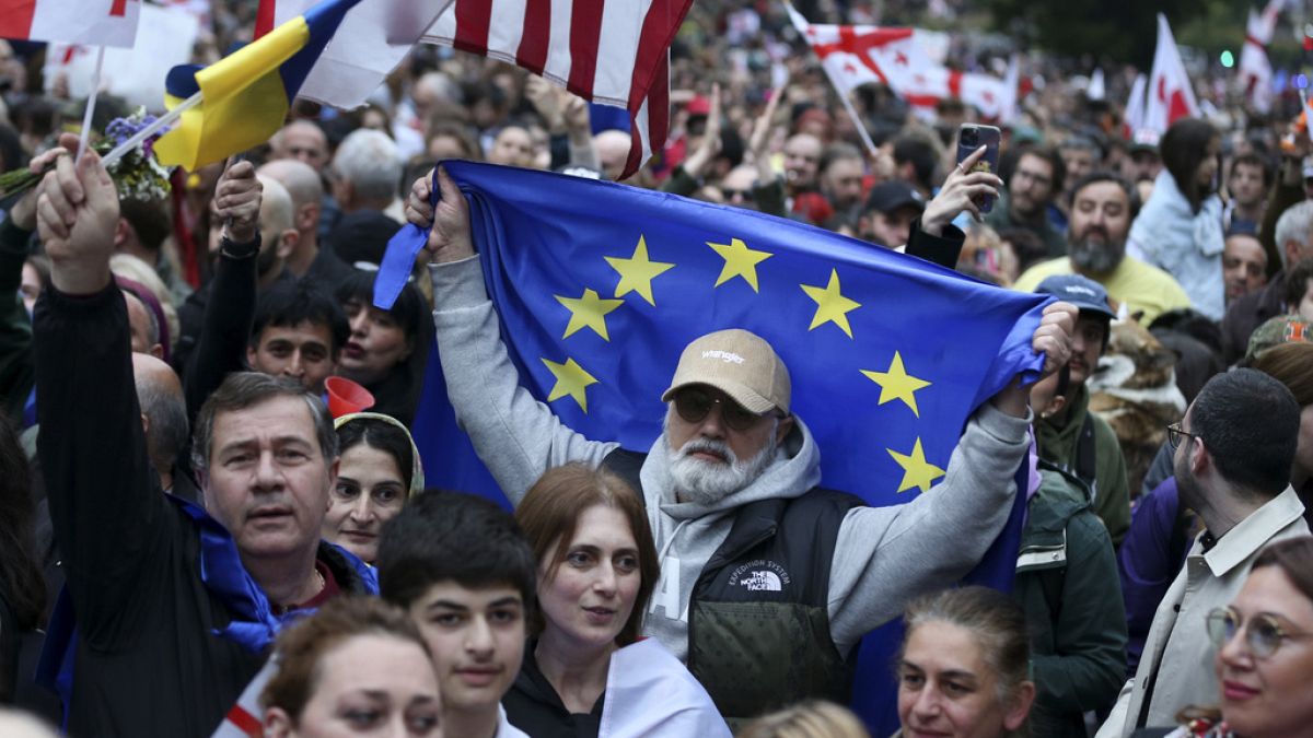 Парламентский комитет отклонил вето президента 