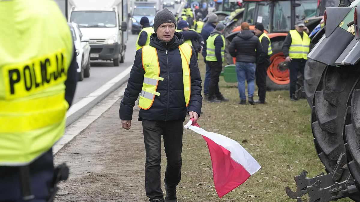 Польские фермеры в парламенте требуют встречи с премьером