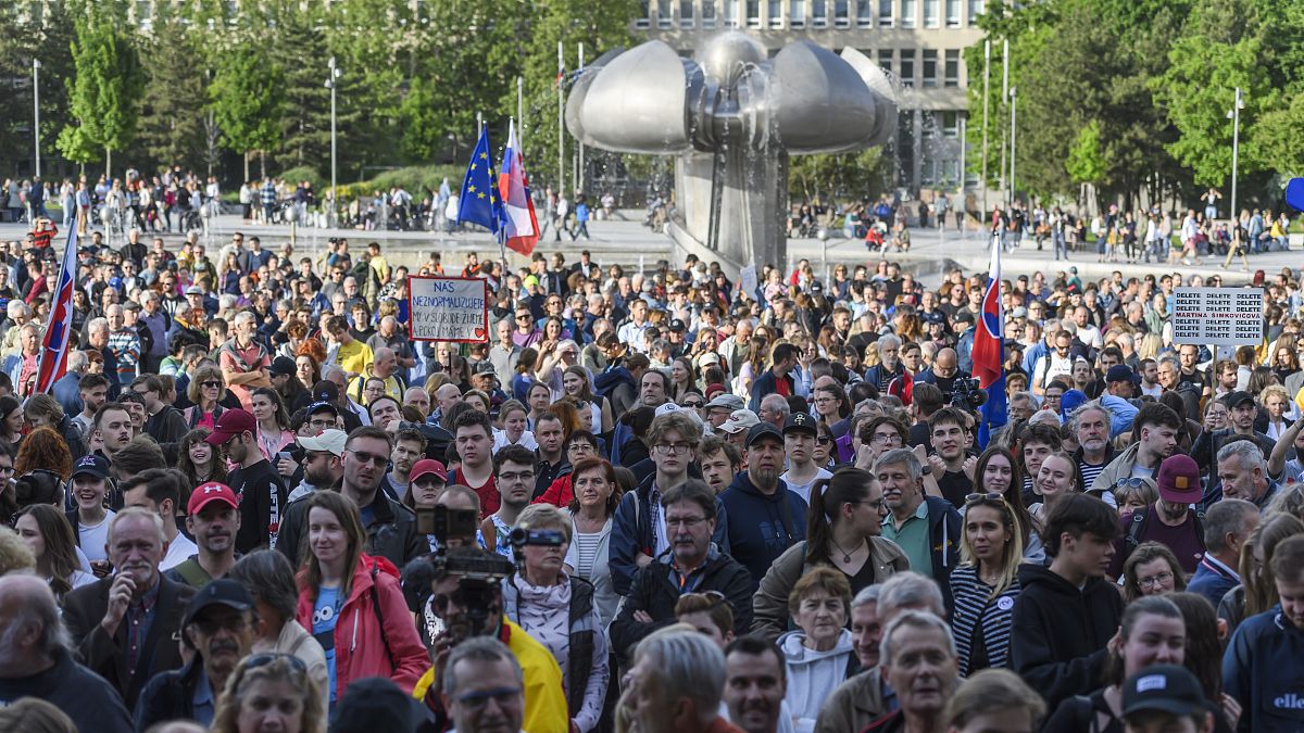 Thousands rally in Slovakia to protestoverhaul of public broadcasting 