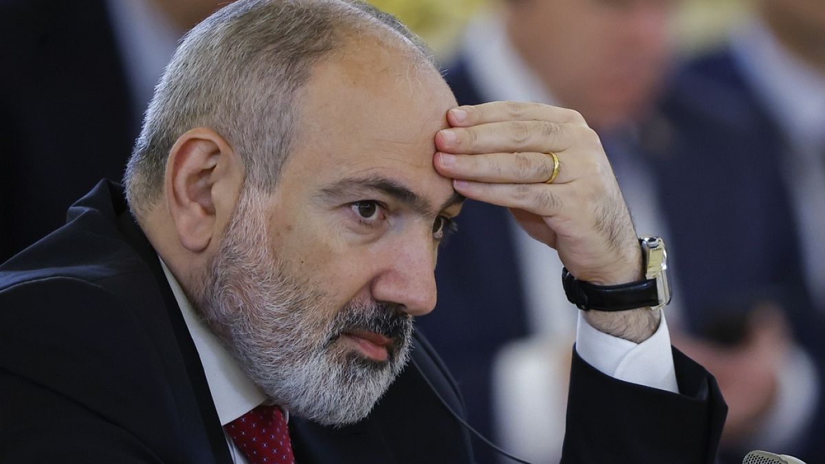 Протесты с требованием отставки премьер-министра 
