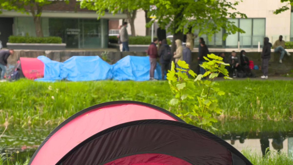 Tension grows in Ireland amid migrant influx from UK