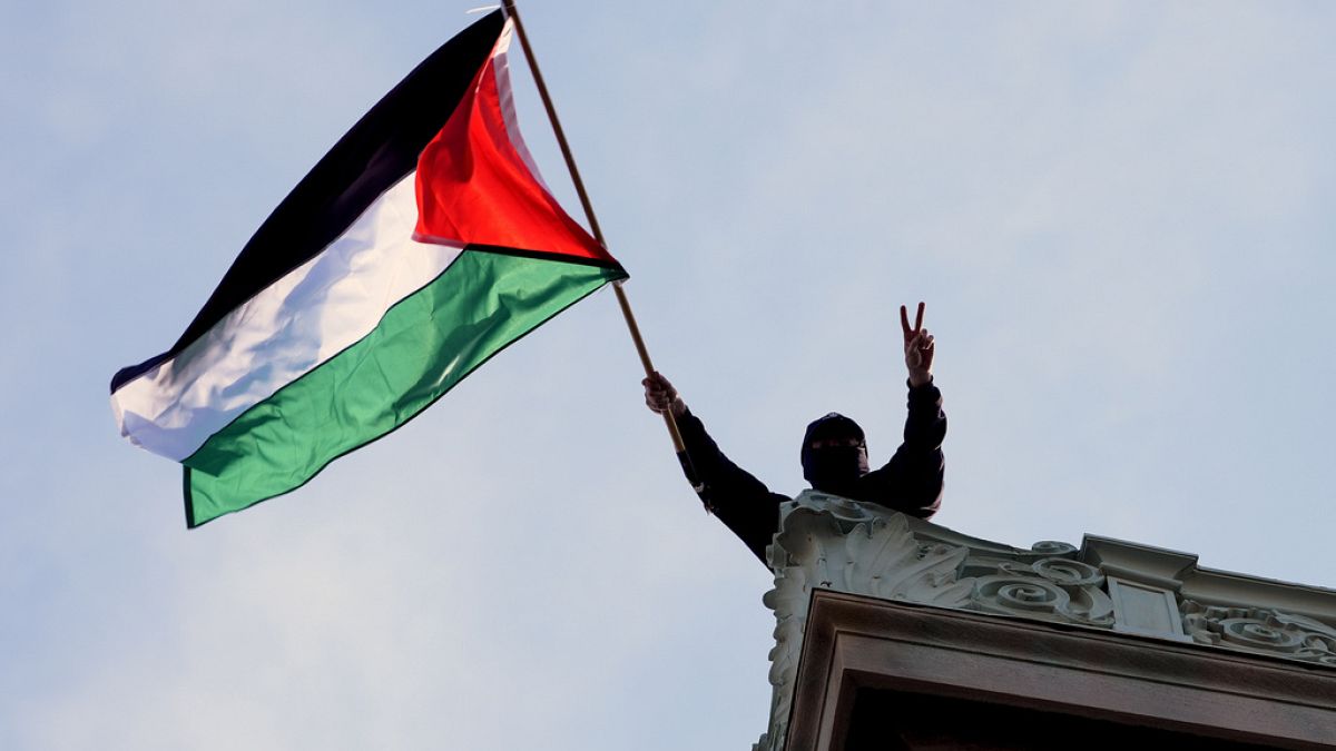 Pictures of the week: University demonstrations, Georgia unrest, Orthodox Easter  