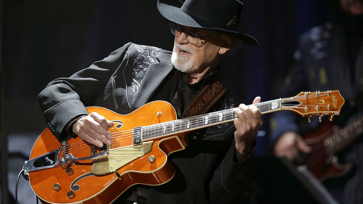 Grammy-winning &lsquo;Peter Gunn&rsquo; guitarist Duane Eddy dies aged 86  