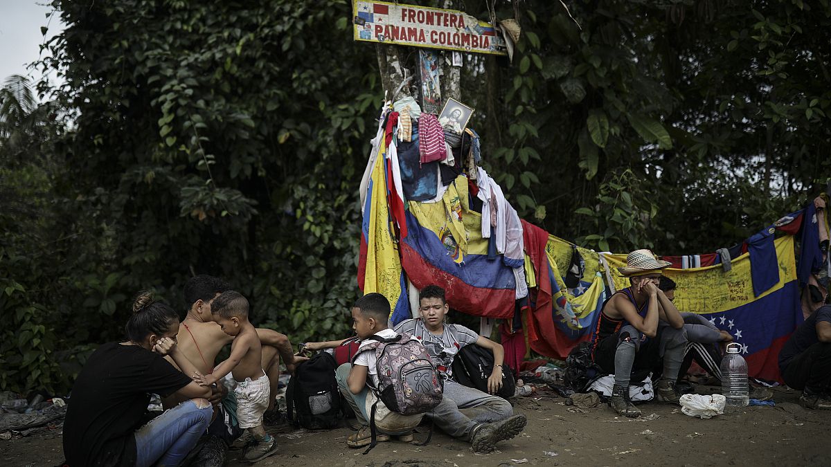 In pictures: Images charting migrants' struggles win Pulitzer prize 