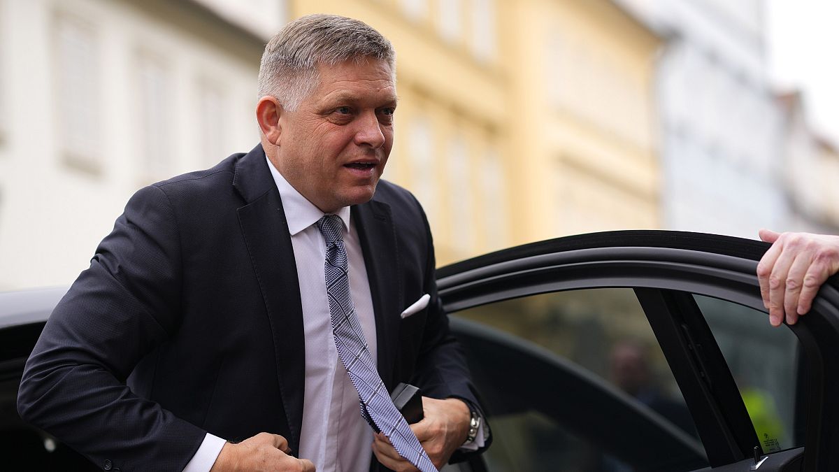 Премьер-министр Словакии Роберт Фицо ранен в результате стрельбы