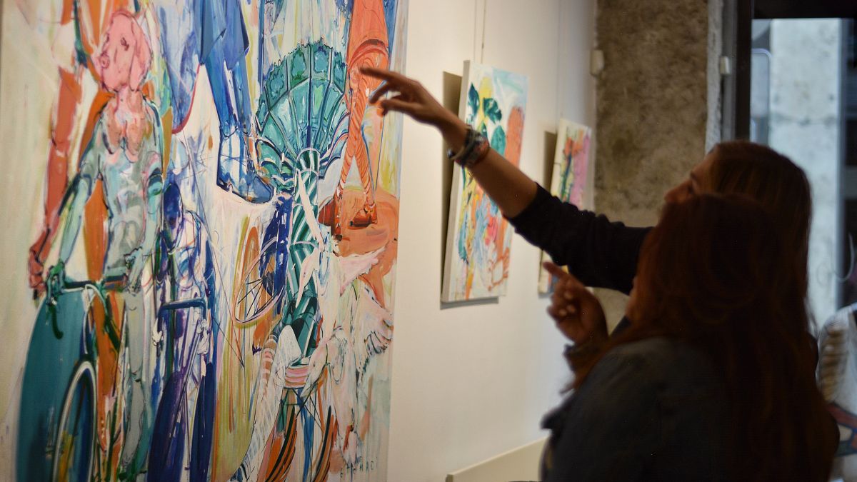 "Romantic and joyful": A vibrant new exhibition by Iranian artist Elham Etemadi opens in Lyon 