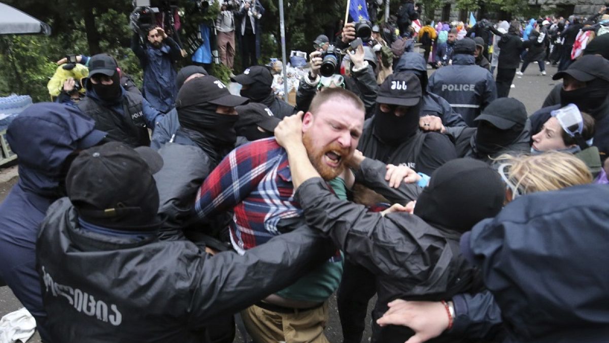 Georgian parliament set to approve controversial 'foreign influence' law 