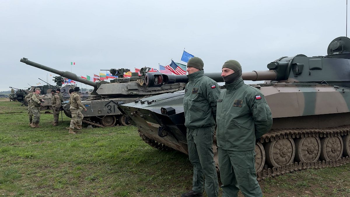 Опасное соседство с РФ? В польских школах учат стрелять, а молодежь идет в тероборону