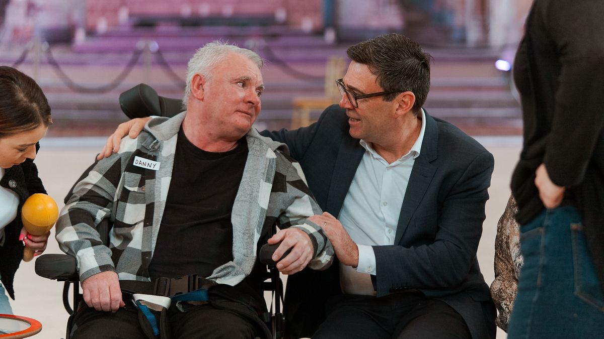 "It's very moving" - Music therapy sessions for dementia get support across city in UK first 