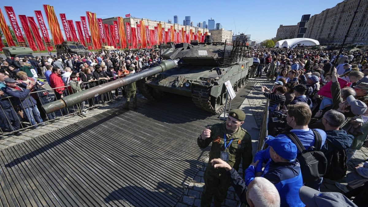 В Москве показали западную военную технику, захваченную в Украине  