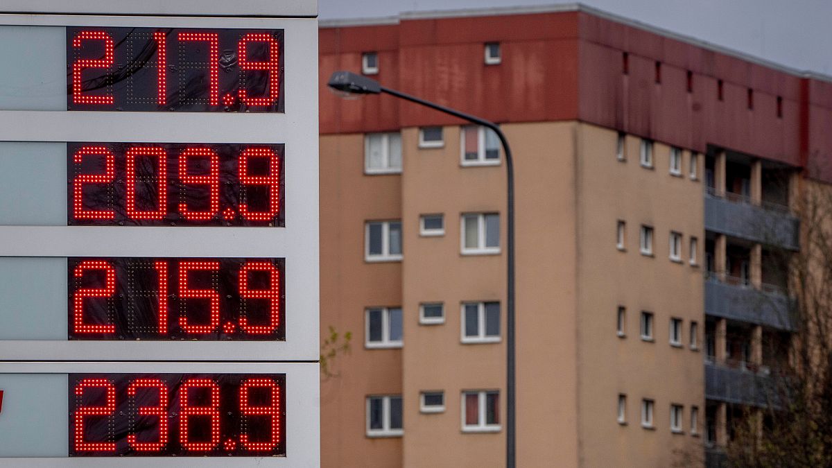 Commission forecasts inflation tumbling, despite oil price hike 