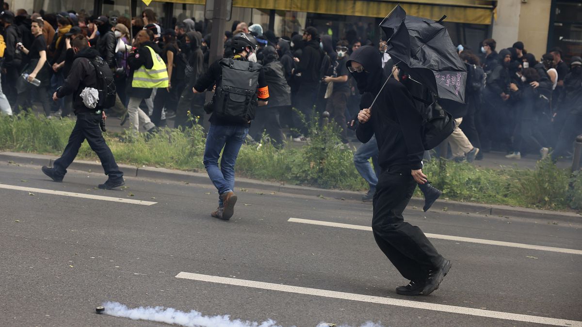 Первомай в Европе: слезоточивый газ, палестинские флаги и "нет" жесткой экономии 