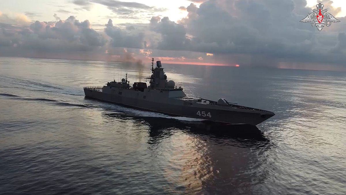 Российские военные корабли сегодня зайдут на Кубу 