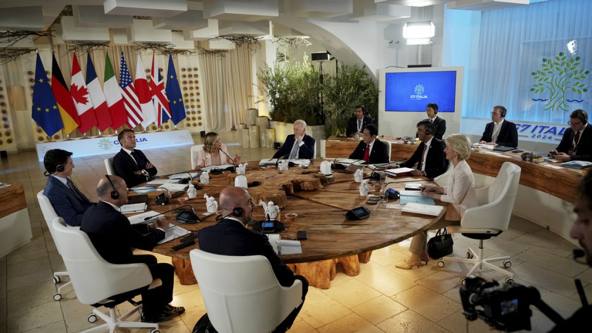 Лидеры G7 договорились о кредите Украине на 50 млрд долларов  