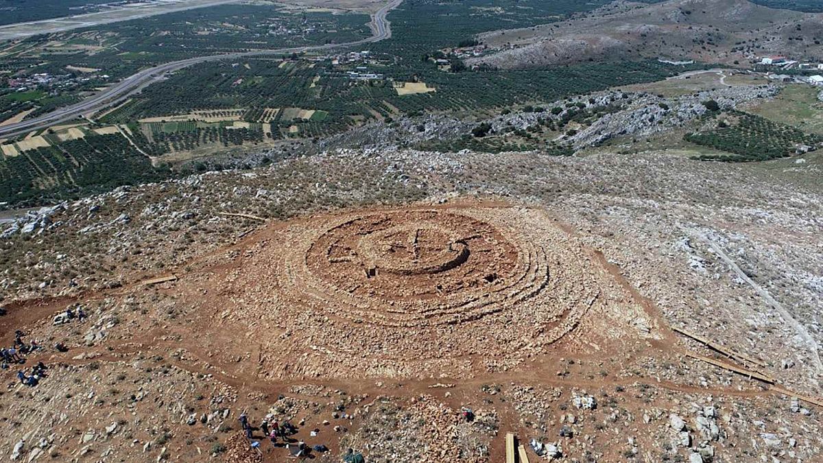 'Extremely interesting': Archaeologists unearth mystery stone building on site of new Crete airport 