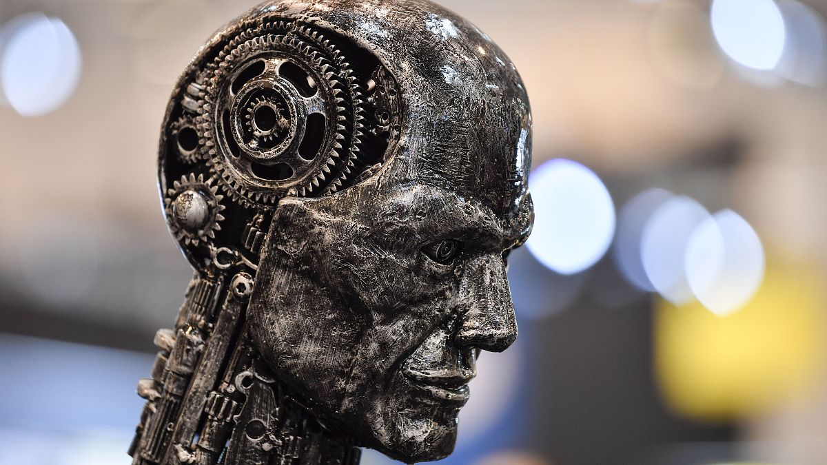 AI presents &lsquo;maximum risk&rsquo; for news companies as trust in the global media dips, study finds 