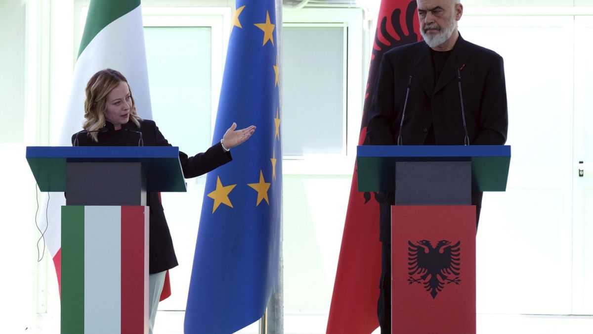 Мелони в Албании: начало реализации плана по мигрантам  