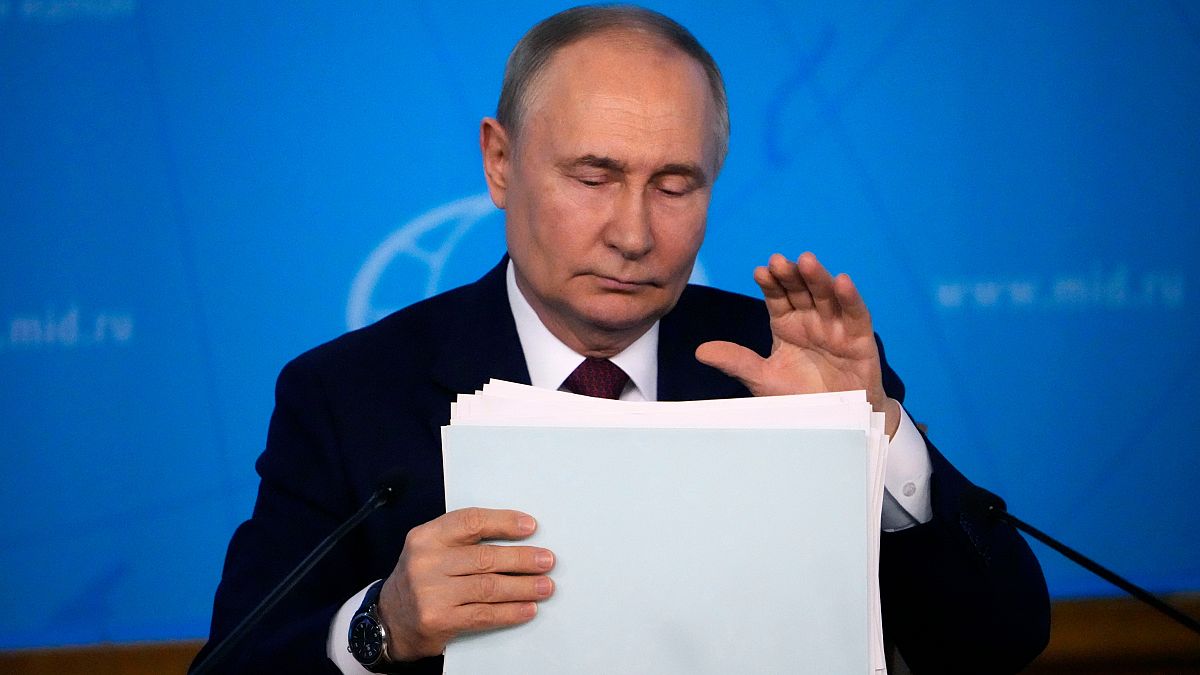 Путин предлагает завершить войну на его условиях. В Киеве их назвали "стандартным набором агрессора"