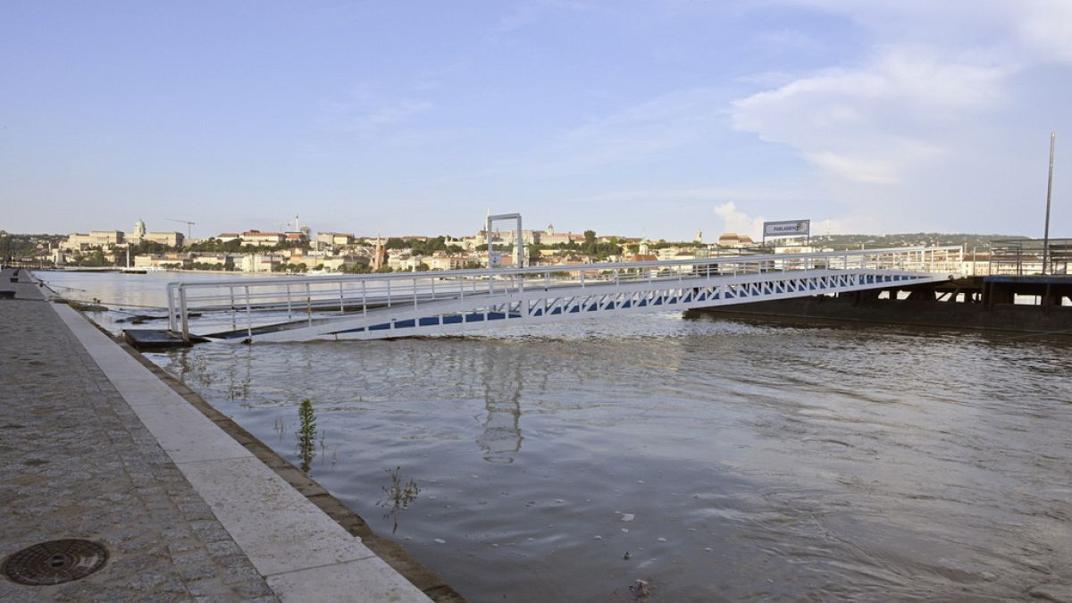 Наводнение в Венгрии: уровень воды в Дунае повысился 
