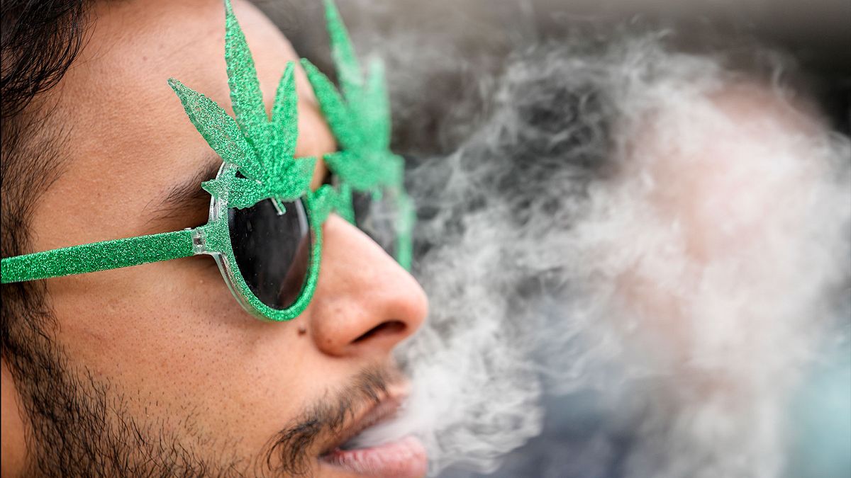 Did German police tell Euro 2024 fans to smoke weed rather than drink alcohol? 