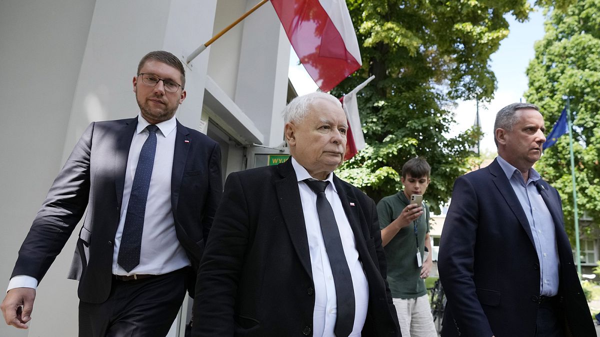 PiS leader denounces 'Franco-German imperialism' at Warsaw polling station 