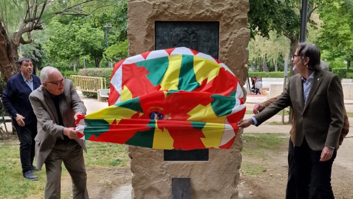 Homage in Huesca: George Orwell's son honours writer's Spanish civil war ambition 