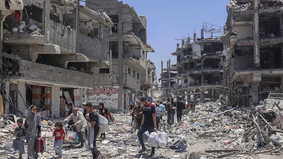 Gazans search ruins of Jabaliya refugee camp for belongings after IDF withdrawal