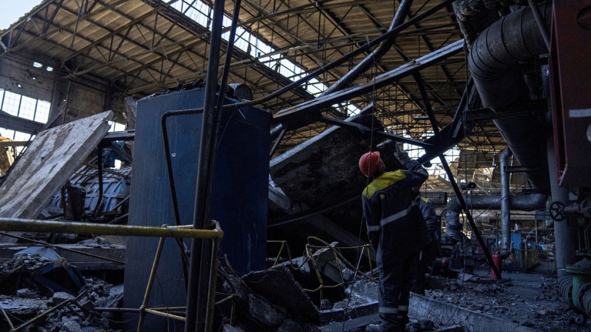 РФ нанесла удар по энергообъектам Украины, ДнепроГЭС находится "в критическом состоянии"