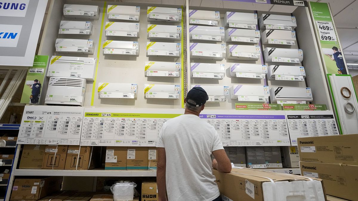 Fact-check: Is air conditioning making cities hotter? 