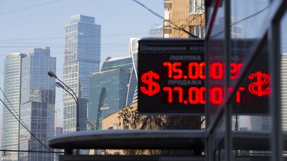 Moscow stock exchange stops trading in dollars and euros 