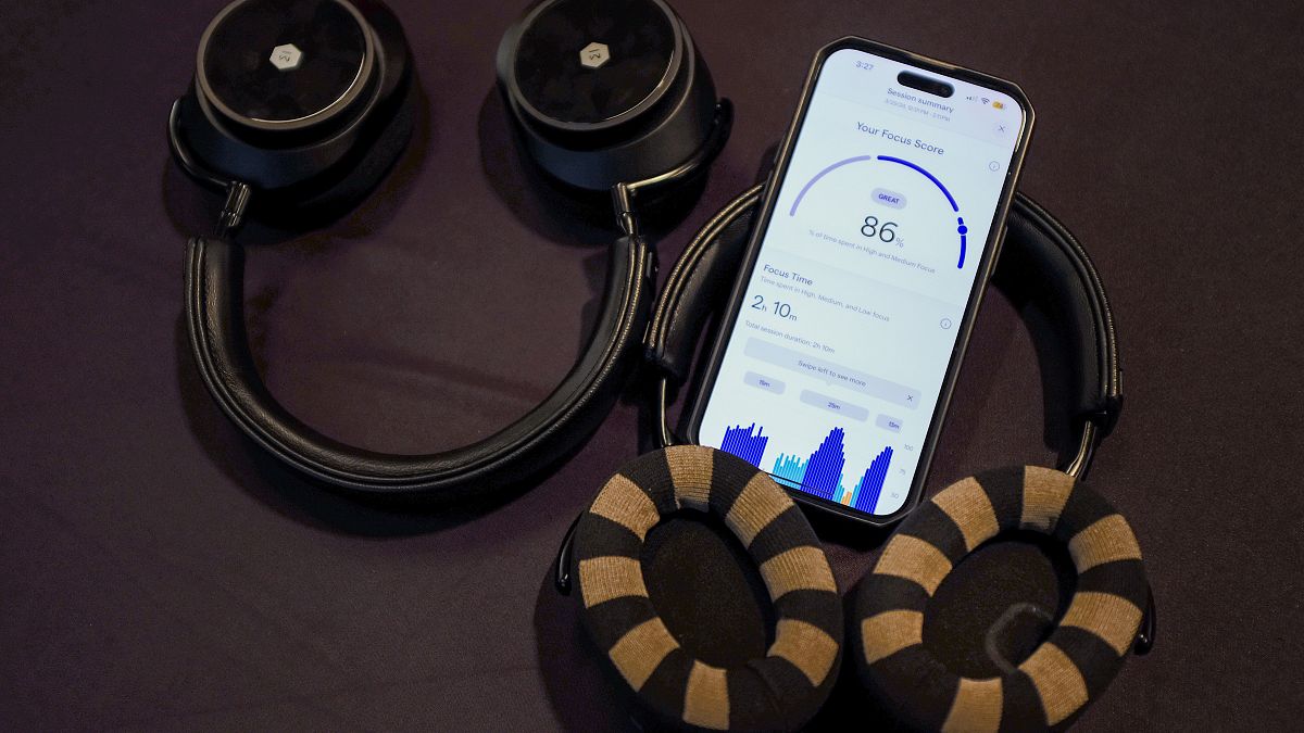 &lsquo;Fitbit for your brain&rsquo;: Tracking your brain activity with earphones may soon be possible 