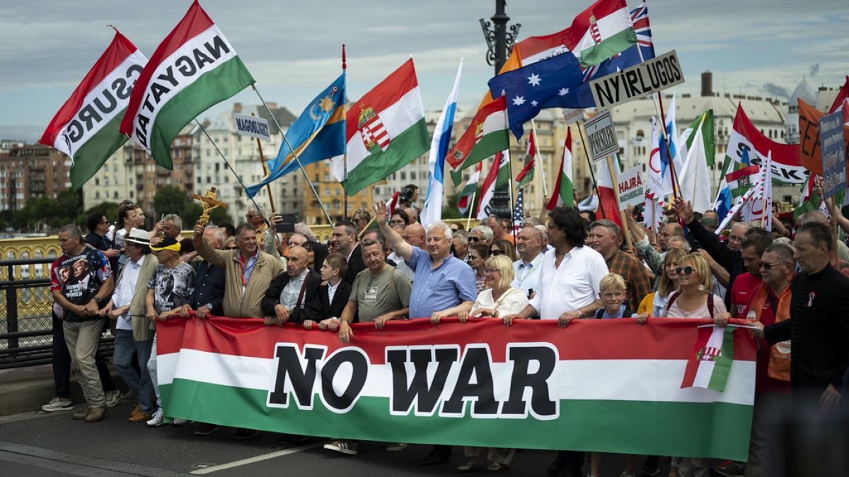 Tens of thousands take to the streets in show of support for Hungarian Prime Minister Viktor Orb&aacute;n  
