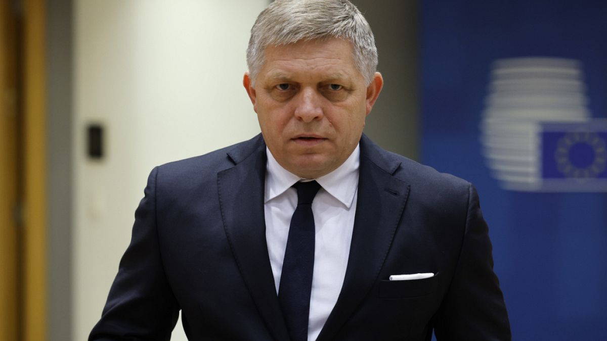 Словакия: Роберт Фицо выписан из больницы и продолжит восстанавливаться дома  