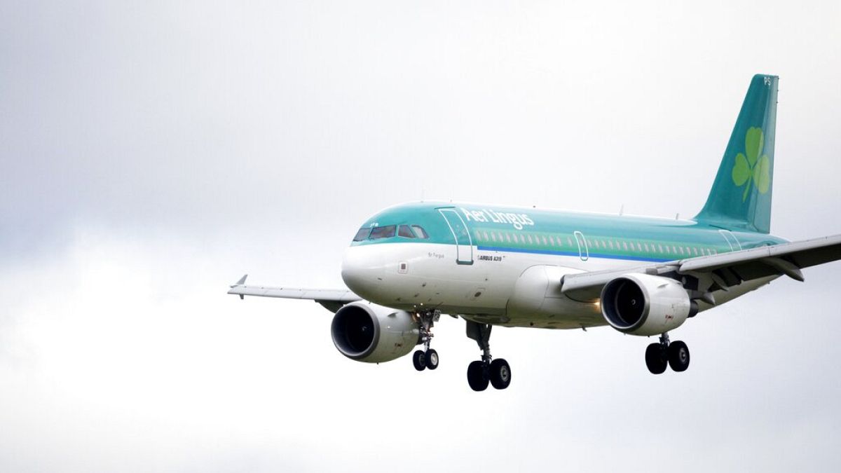 Summer holiday disruption looms as Aer Lingus pilots move towards strikes 