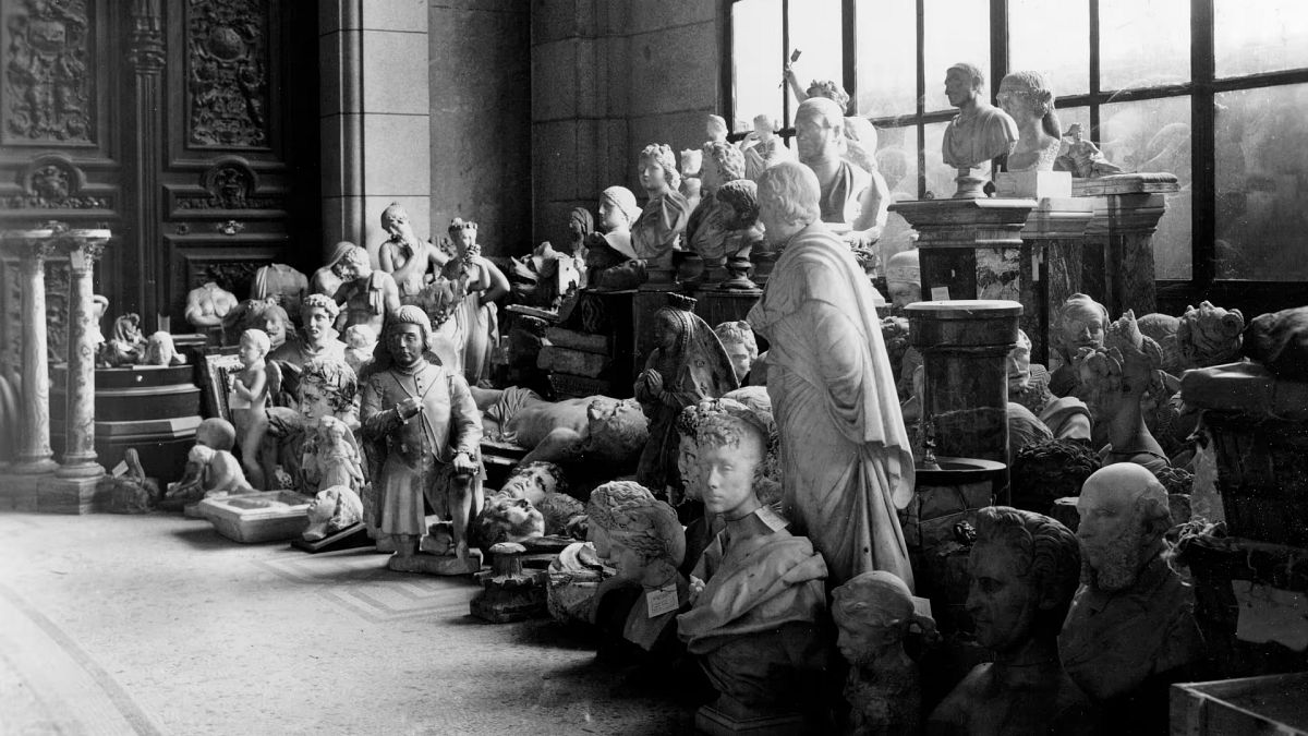 More than 5,000 items stolen during Franco regime catalogued by Spanish government 