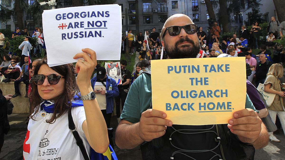 Спикер парламента Грузии подписал закон об "иностранном влиянии" 