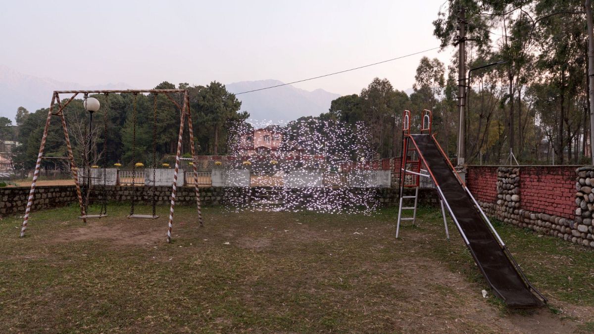 Making the invisible visible: Digital light painting reveals air pollution from Wales to India 