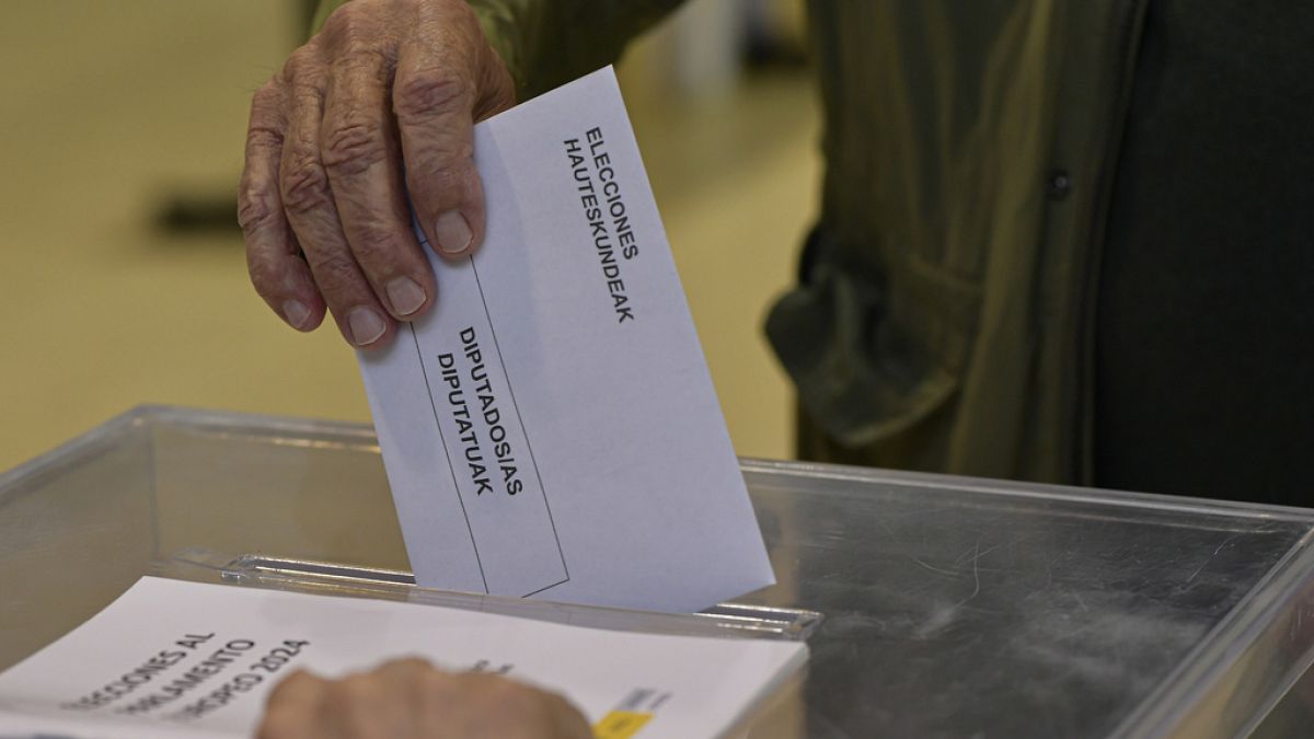 Spain: Centre-right PP beats Sanchez' socialists by slight majority, exit polls say