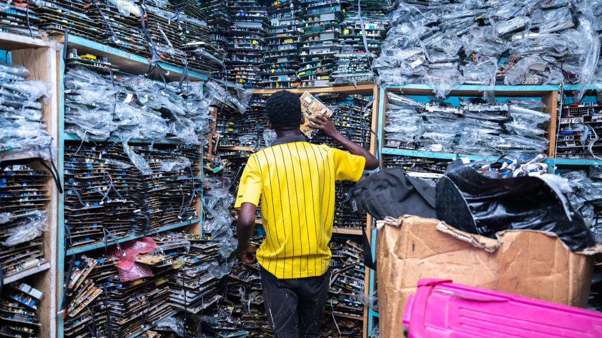 Carmignac photojournalism award exposes dangers of e-waste problem in Ghana 