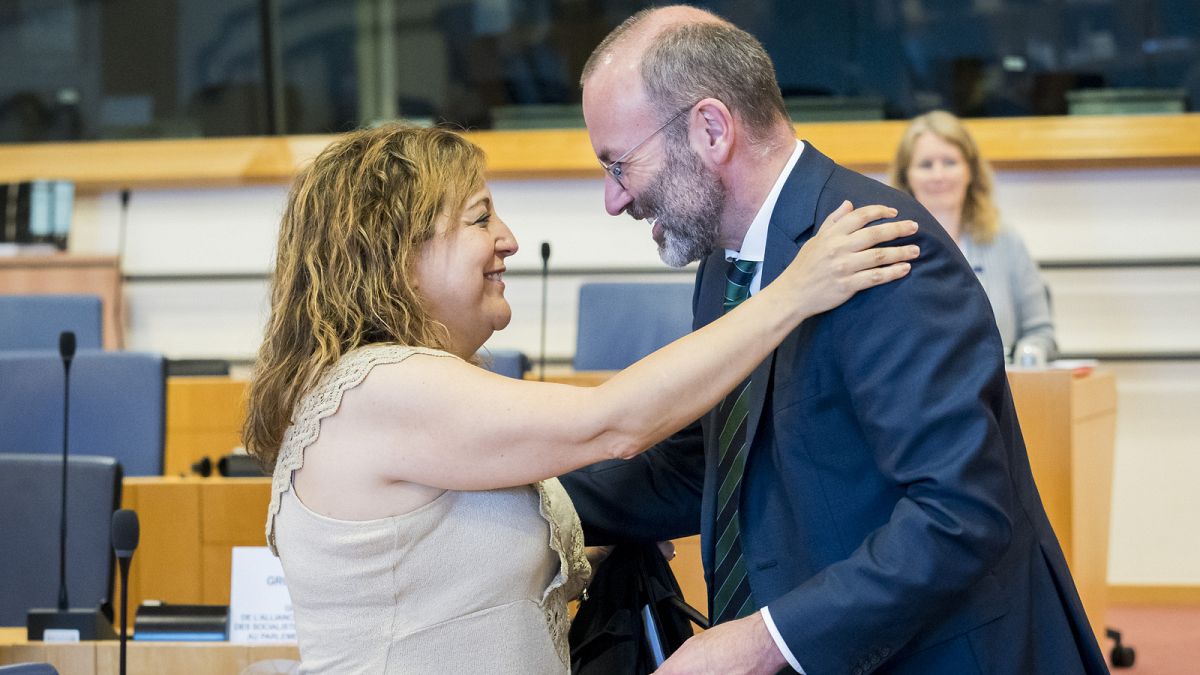 Mainstream groups in talks on cordoning off the far right in the European Parliament 