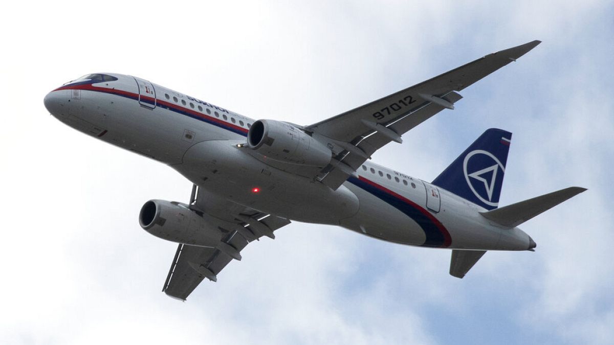 Самолет Superjet 100 потерпел крушение в Подмосковье