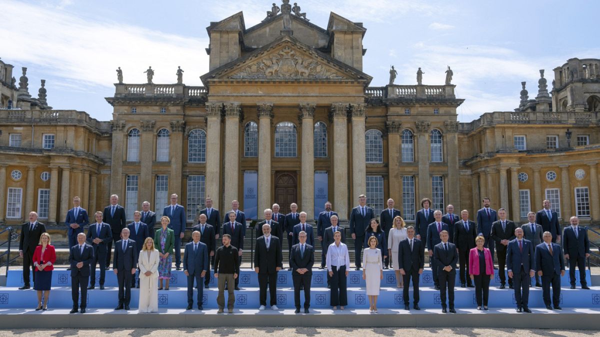 Big summit of European leaders kicks off, focusing on Ukraine and EU-UK ties 