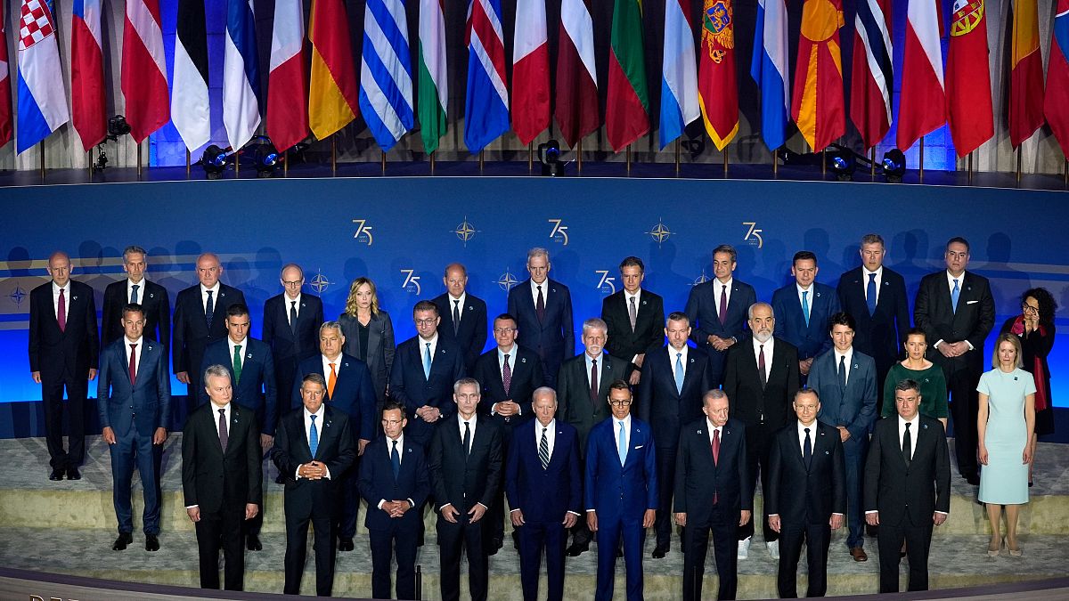 Экс-постпред США в НАТО: Украина должна мобилизовать 18-летних  